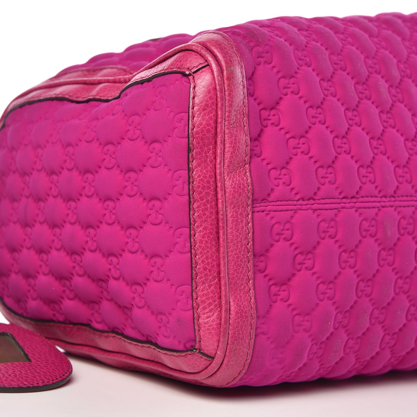 Guccissima Neoprene Techno Tag Medium Boston Magenta