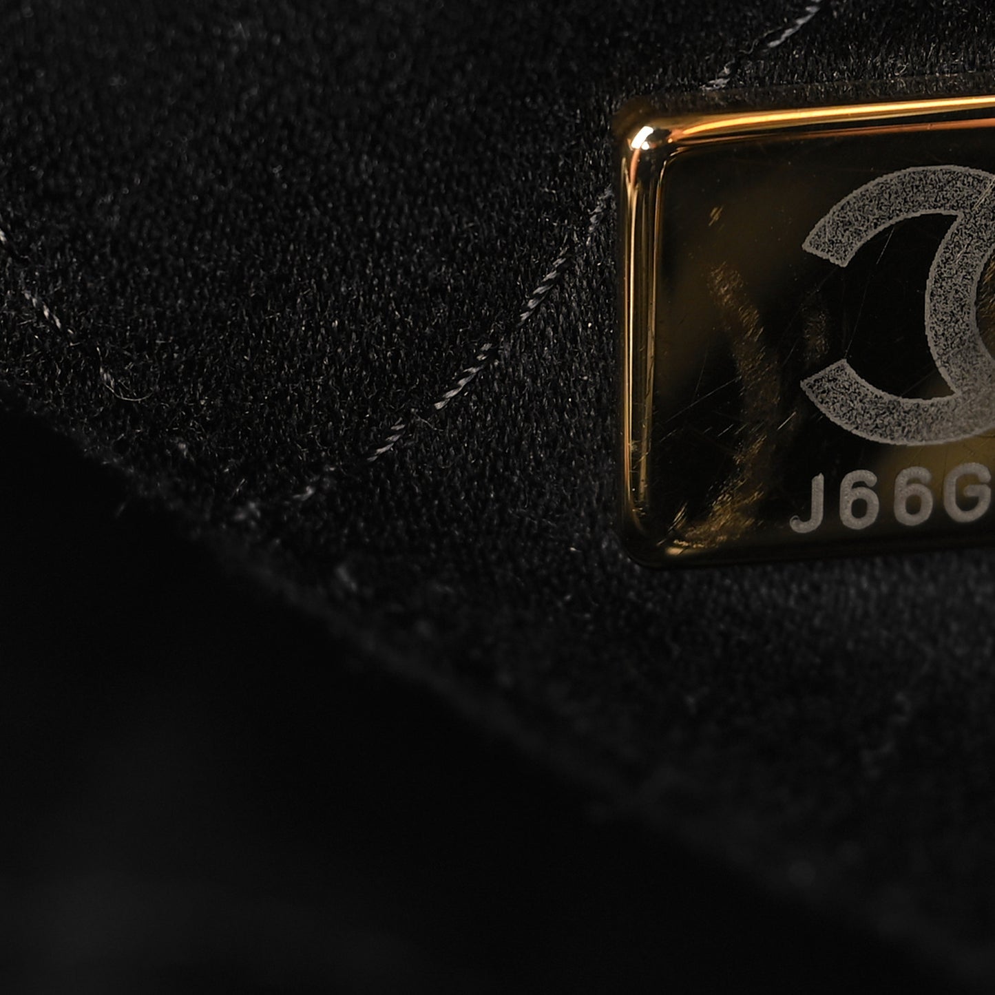 Shiny Calfskin Quilted Chanel 22 Black