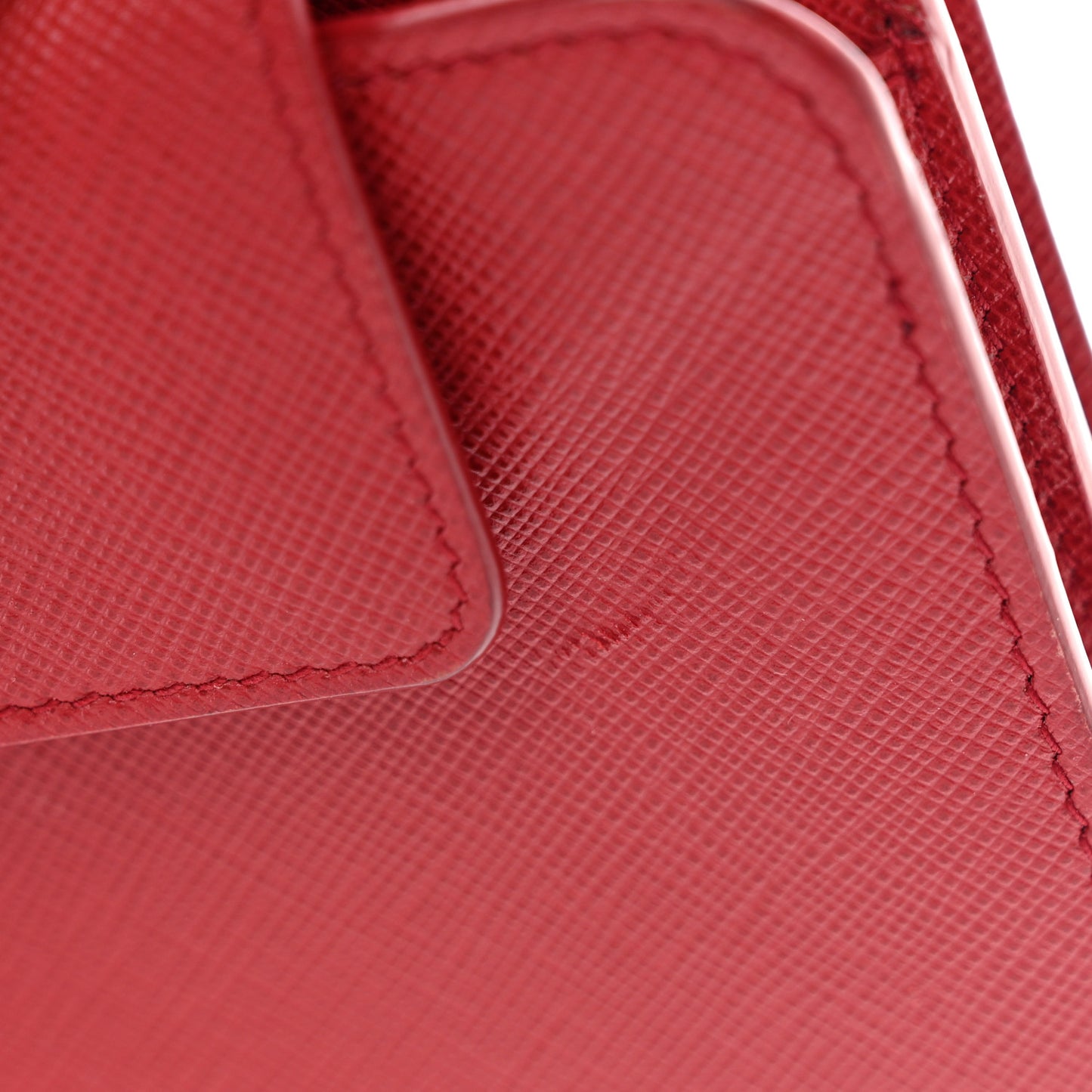 Saffiano Metal Oro Phone Case Rosso