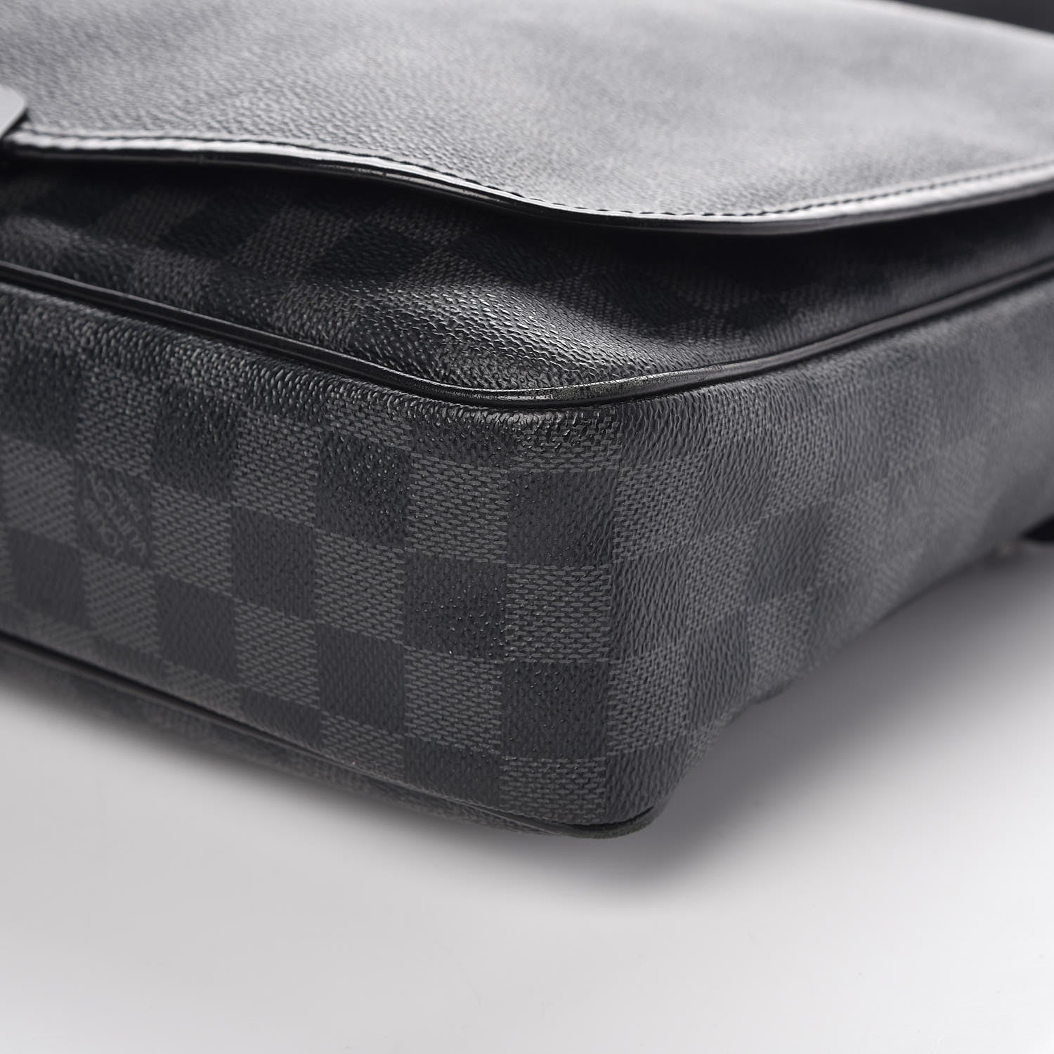 Louis Vuitton Damier Graphite Daniel MM 9 of 17