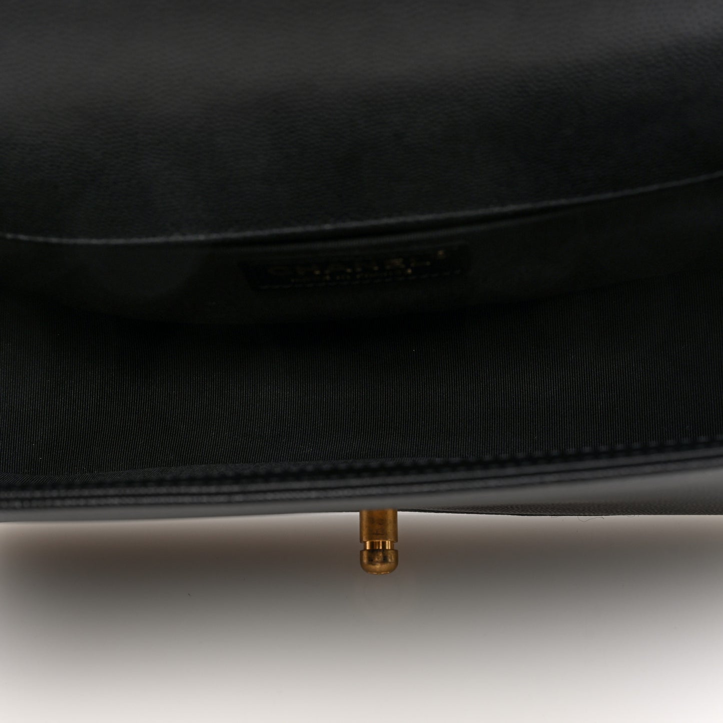 Caviar Quilted Medium Boy Flap Black