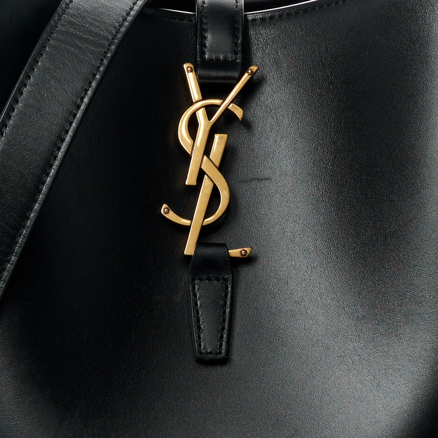 Shiny Calfskin Le 37 Bucket Bag Black