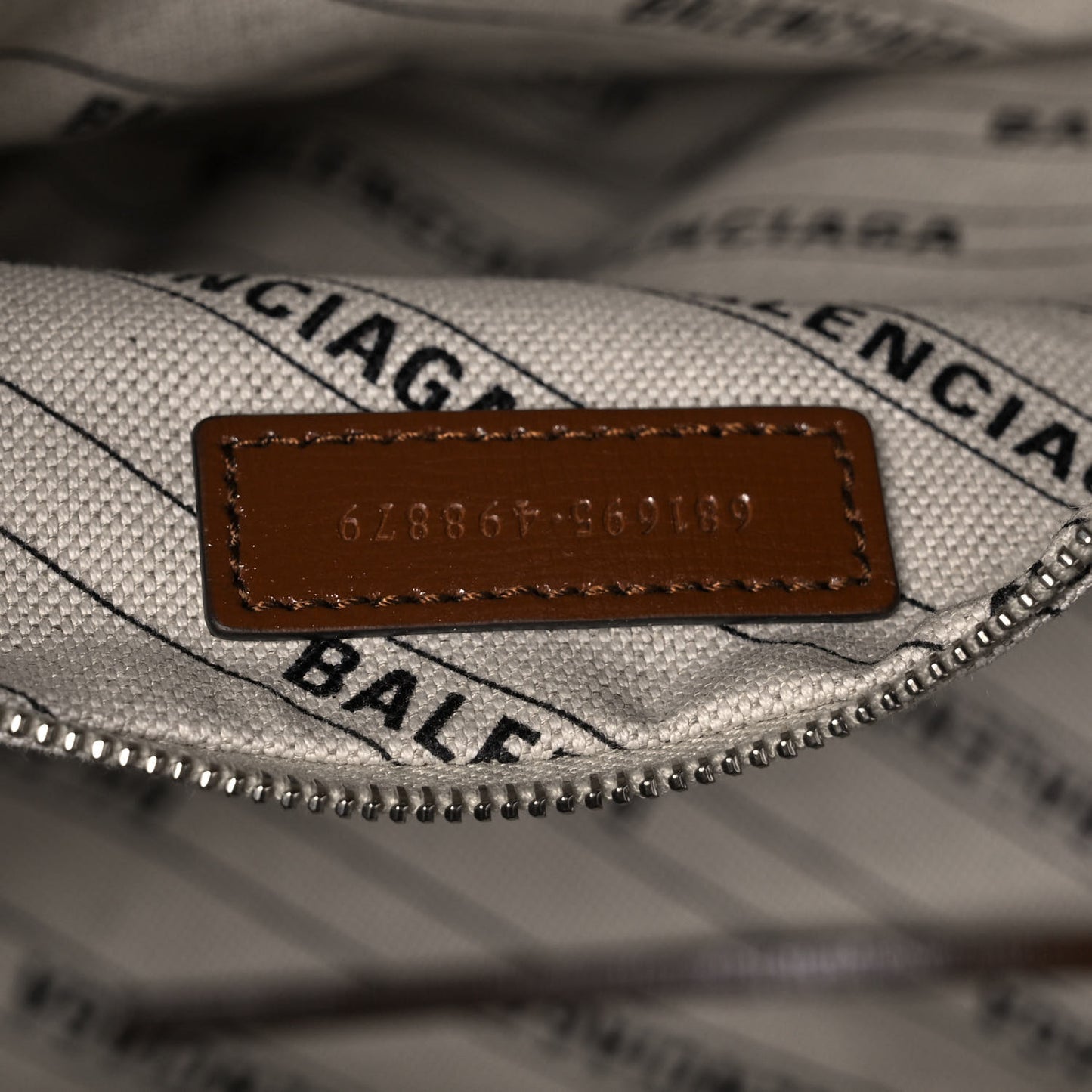 X GUCCI GG Monogram Azalea Calfskin Neo Classic Silver Hardware Medium City Beige Ebony Brown Sugar