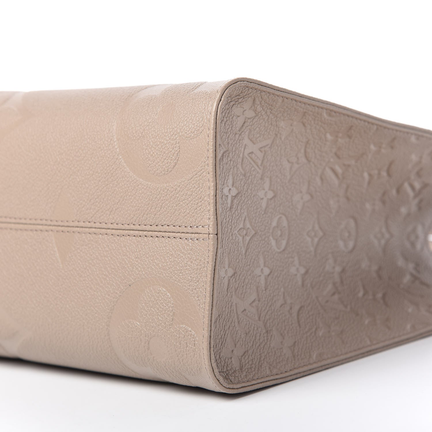 Louis Vuitton Empreinte Monogram Giant Onthego MM Tourterelle 7 of 9