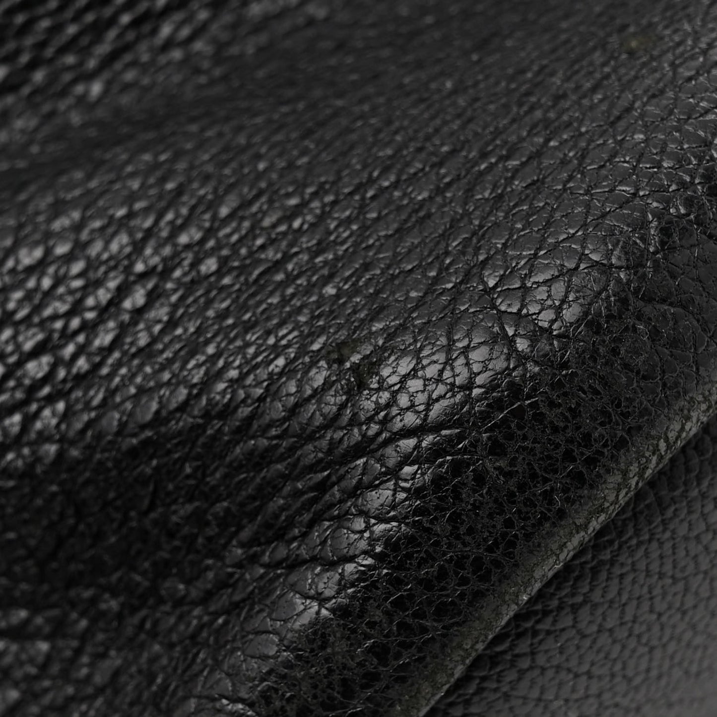 Waxy Grained Calfskin Medium Nightingale Black