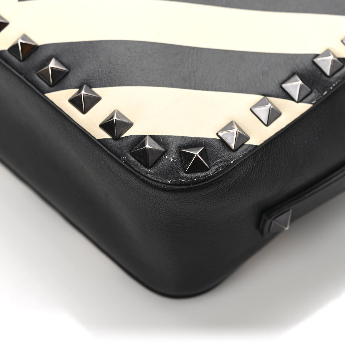 Vitello Chevron Rockstud Camera Crossbody Bag Light Ivory Black
