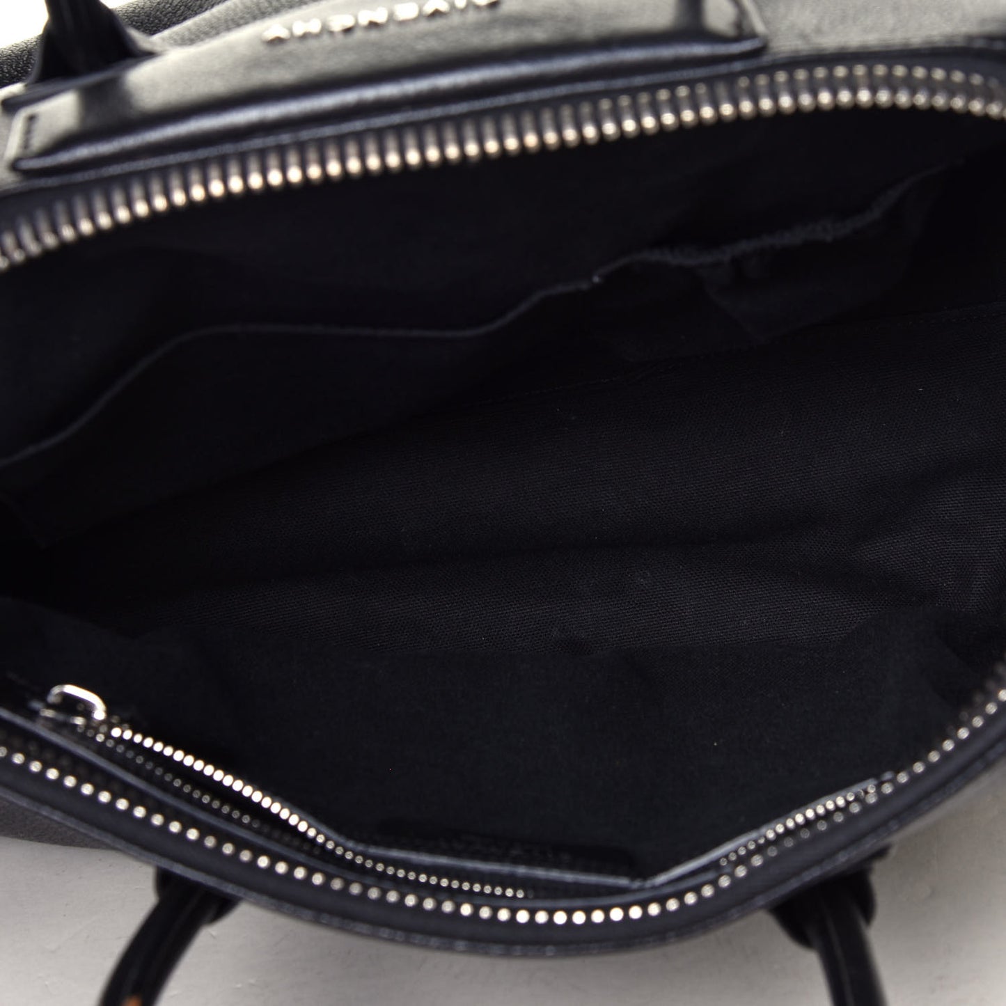 Sugar Goatskin Medium Antigona Black