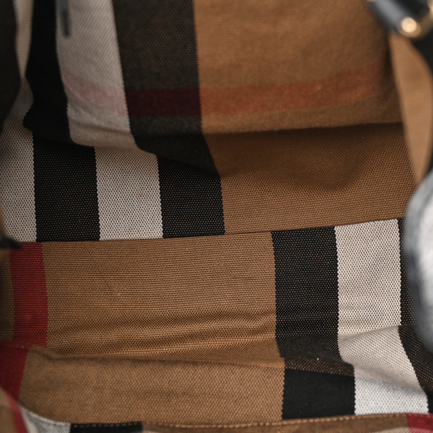 Grainy Calfskin House Check Medium Maidstone Black