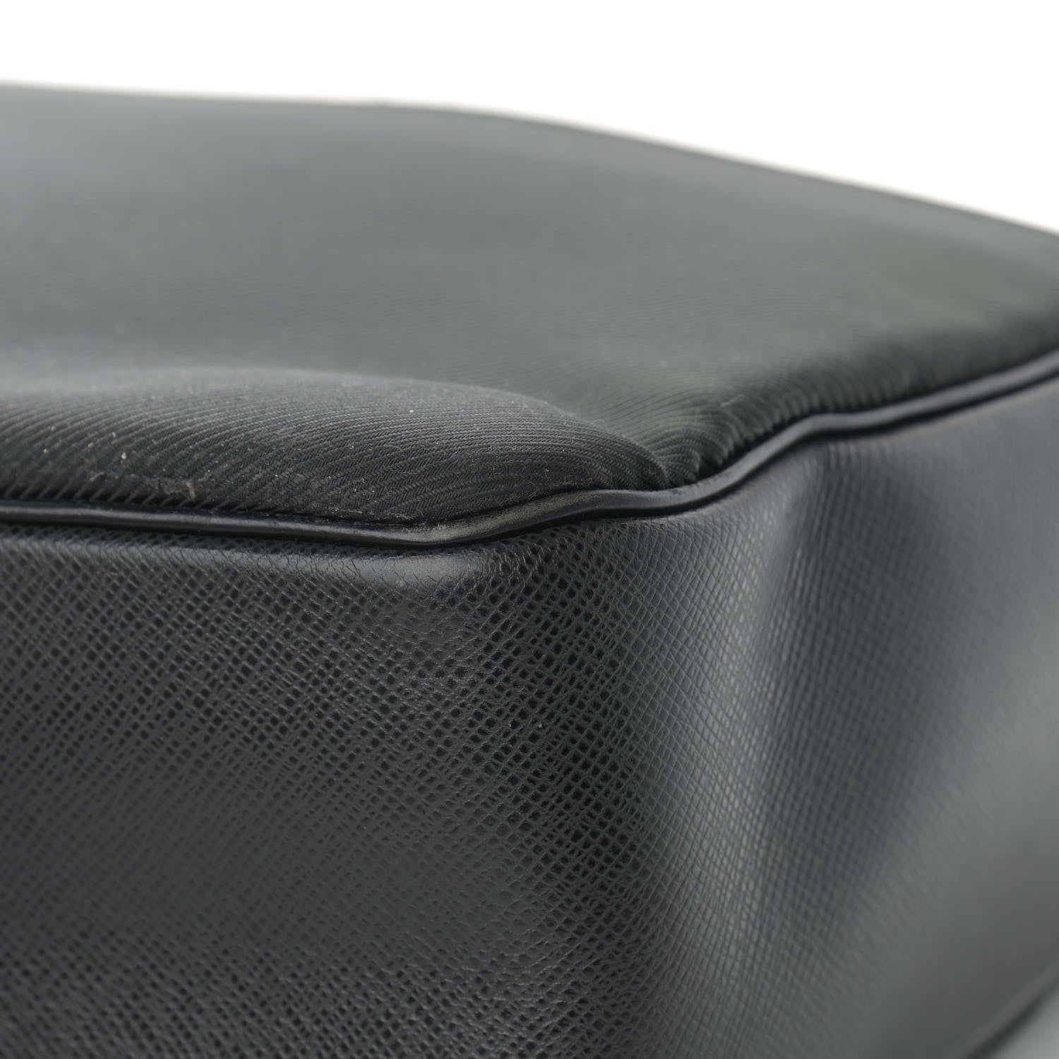 Louis Vuitton Taiga Taimyr Messenger Bag Epicea 10 of 12