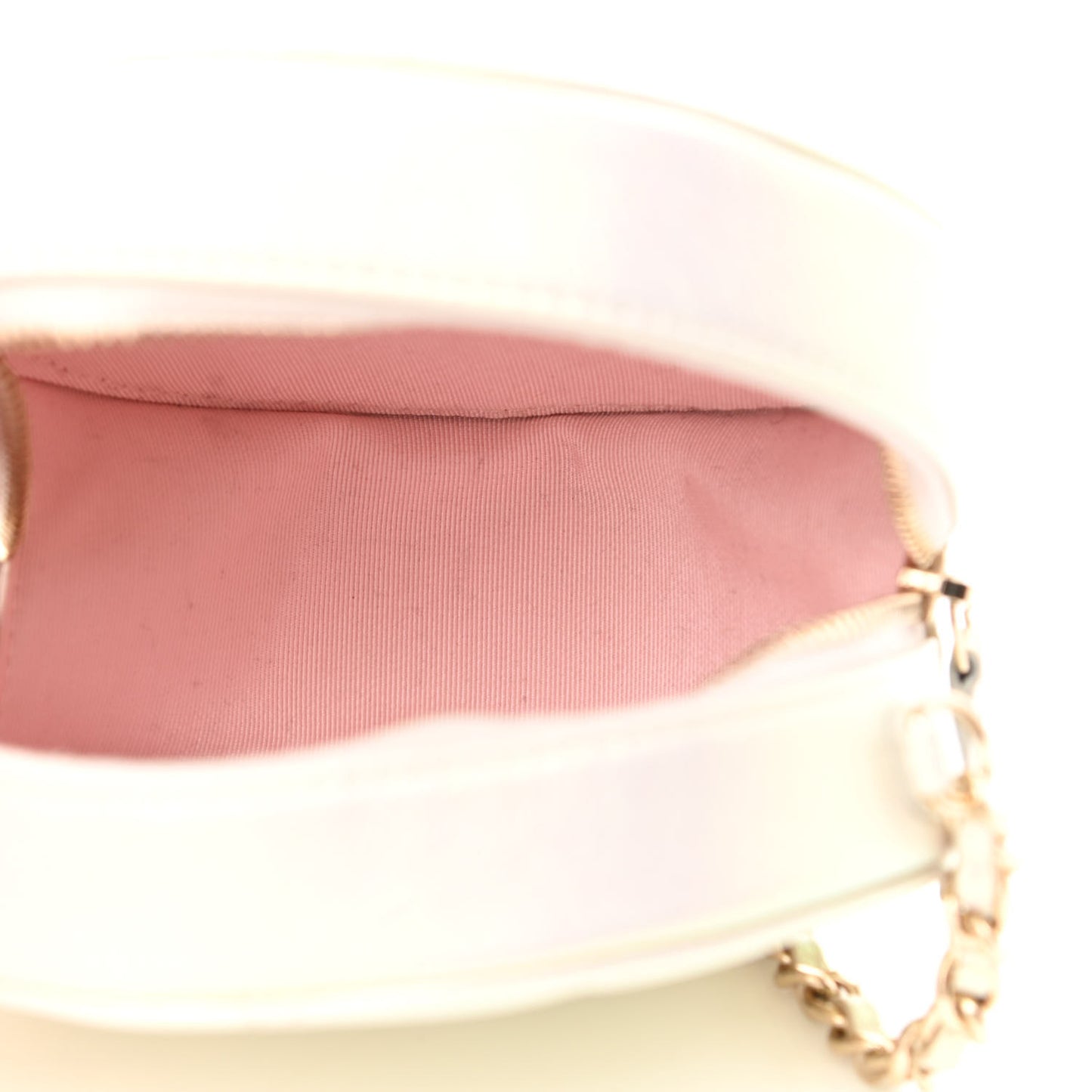 Iridescent Lambskin Quilted Round Clutch With Chain Ivory