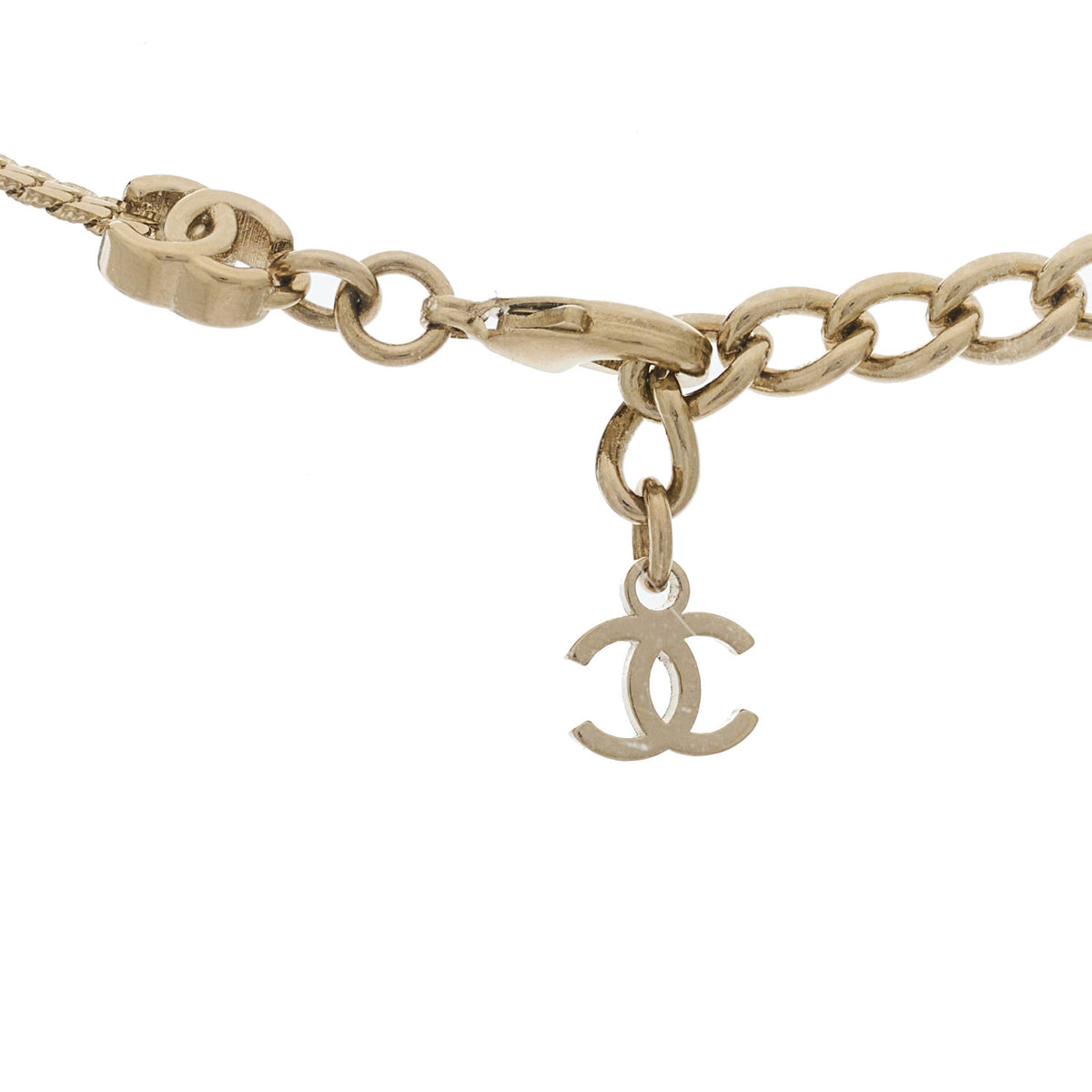 Metal CC Short Chain Necklace Gold