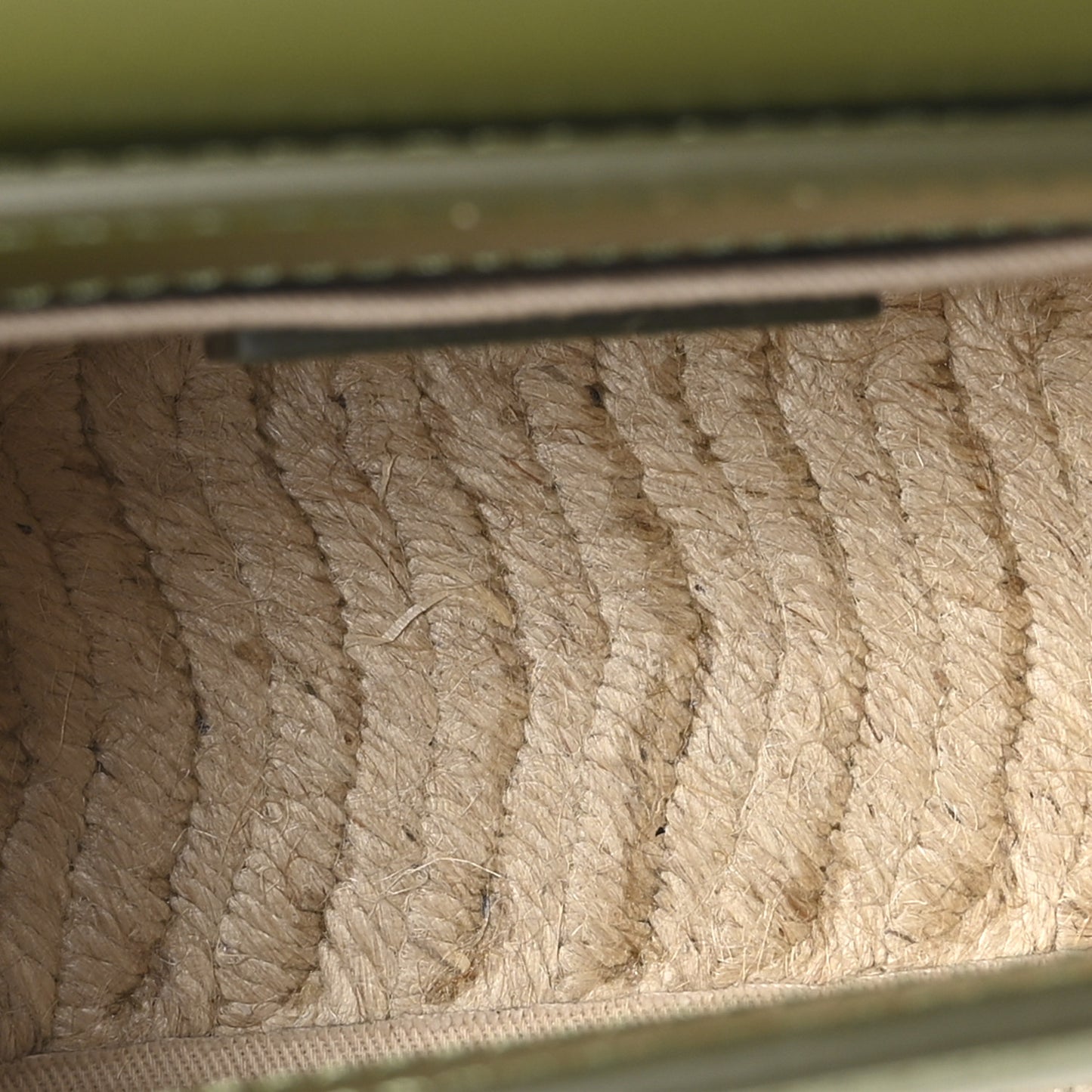 Smooth Calfskin Raffia Le Chiquito Moyen Corado Khaki