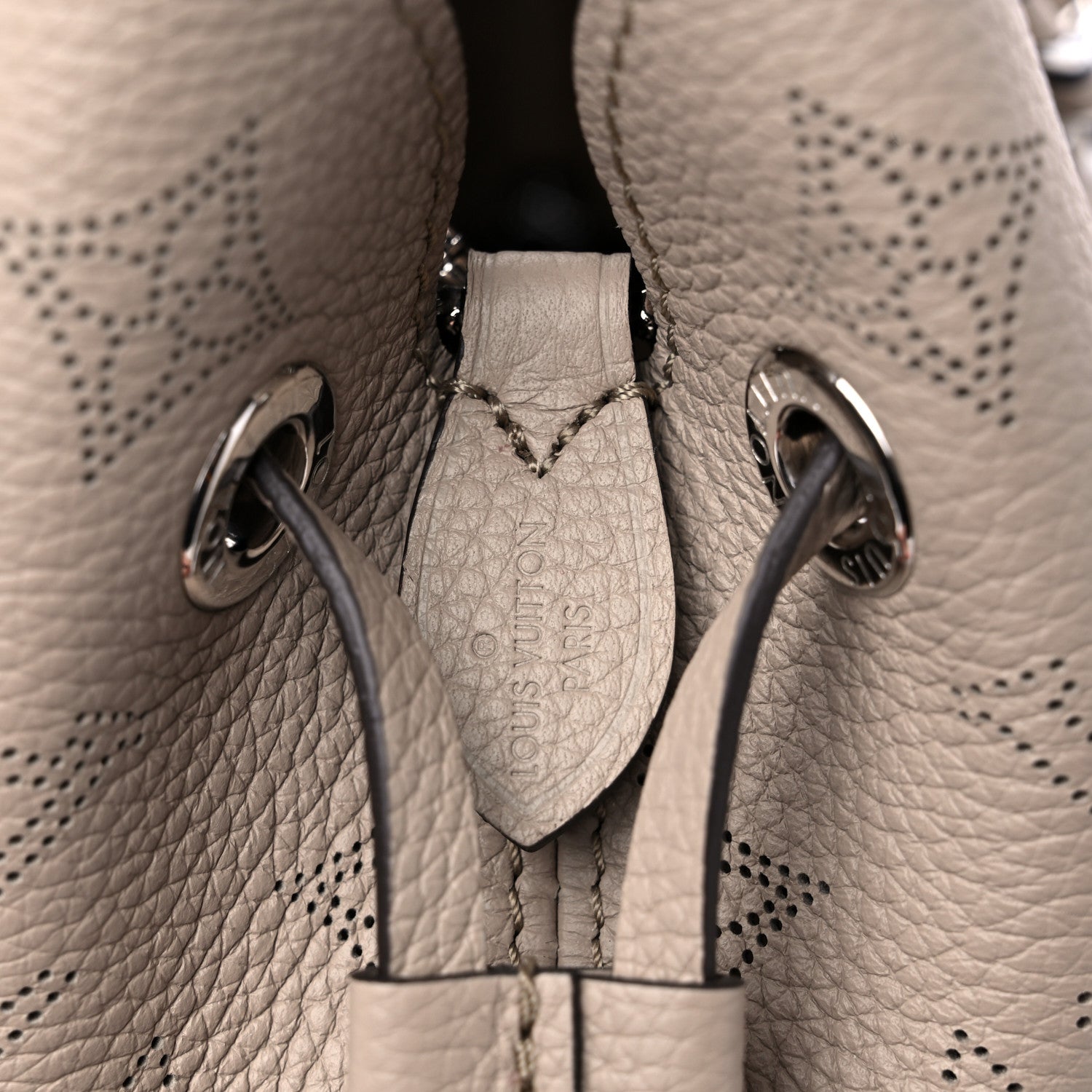 Louis Vuitton Mahina Bella Galet 7 of 10
