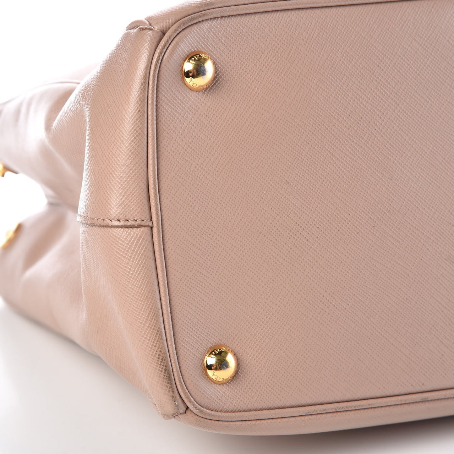 Saffiano Medium Galleria Double Zip Tote Cammeo