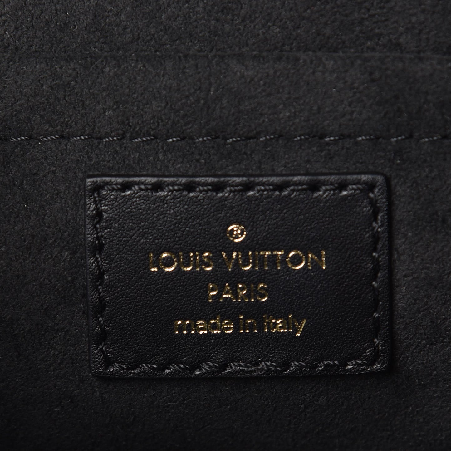 Calfskin New Wave Chain PM Black