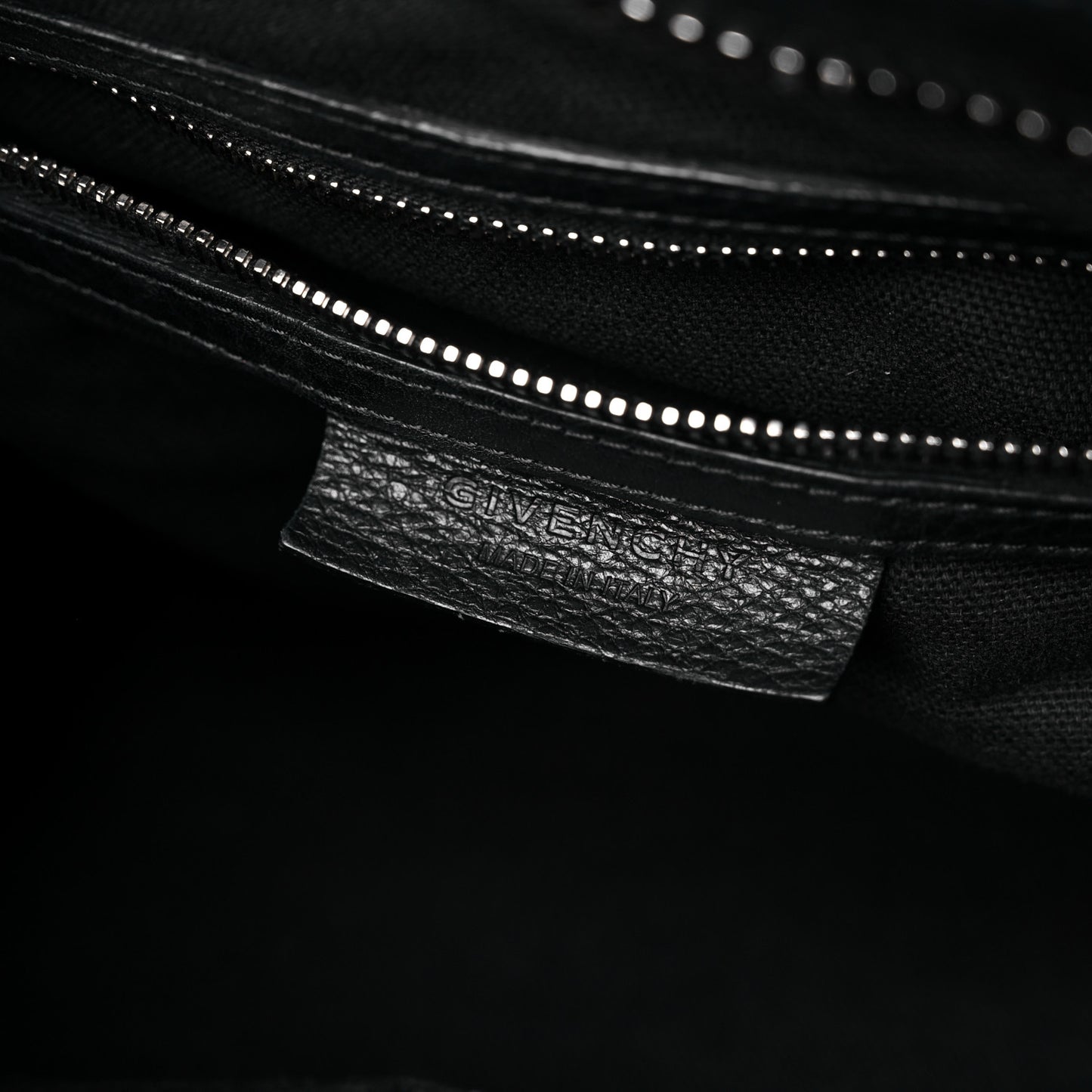 Waxy Grained Calfskin Medium Nightingale Black