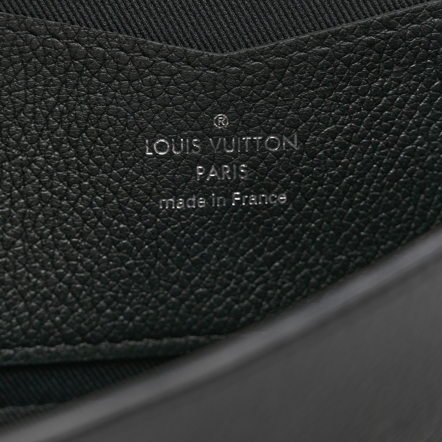 Calfskin Lockme II Wallet Vanille Black