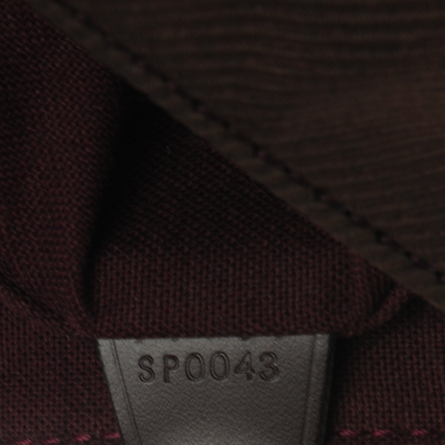 Louis Vuitton Taiga Viktor Messenger Bag Acajou 6 of 8