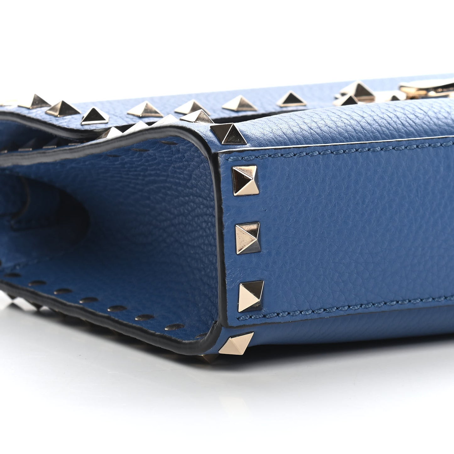 Pebbled Calfskin Medium Rockstud Flip Lock Crossbody Bag Baltique