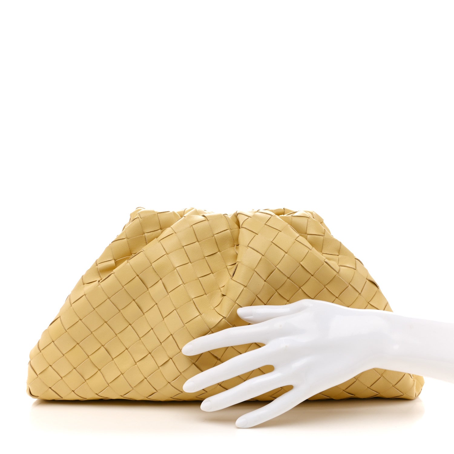 BOTTEGAイエロー 編み込みデザイン バッグ フリンジ付き Bottega Veneta Nappa Maxi Intrecciato The Pouch Oversized Clutch