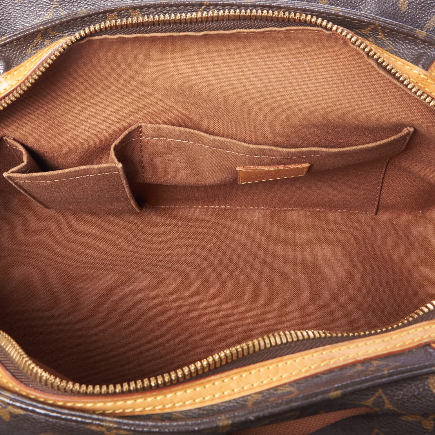 Louis Vuitton Monogram Riveting 4 of 9