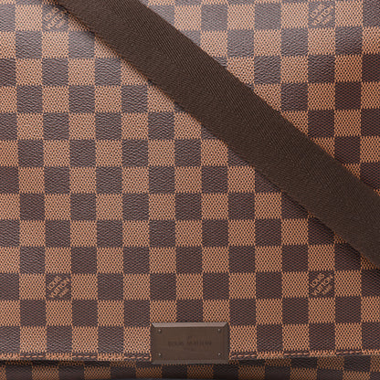 Louis Vuitton Damier Ebene District MM 9 of 9