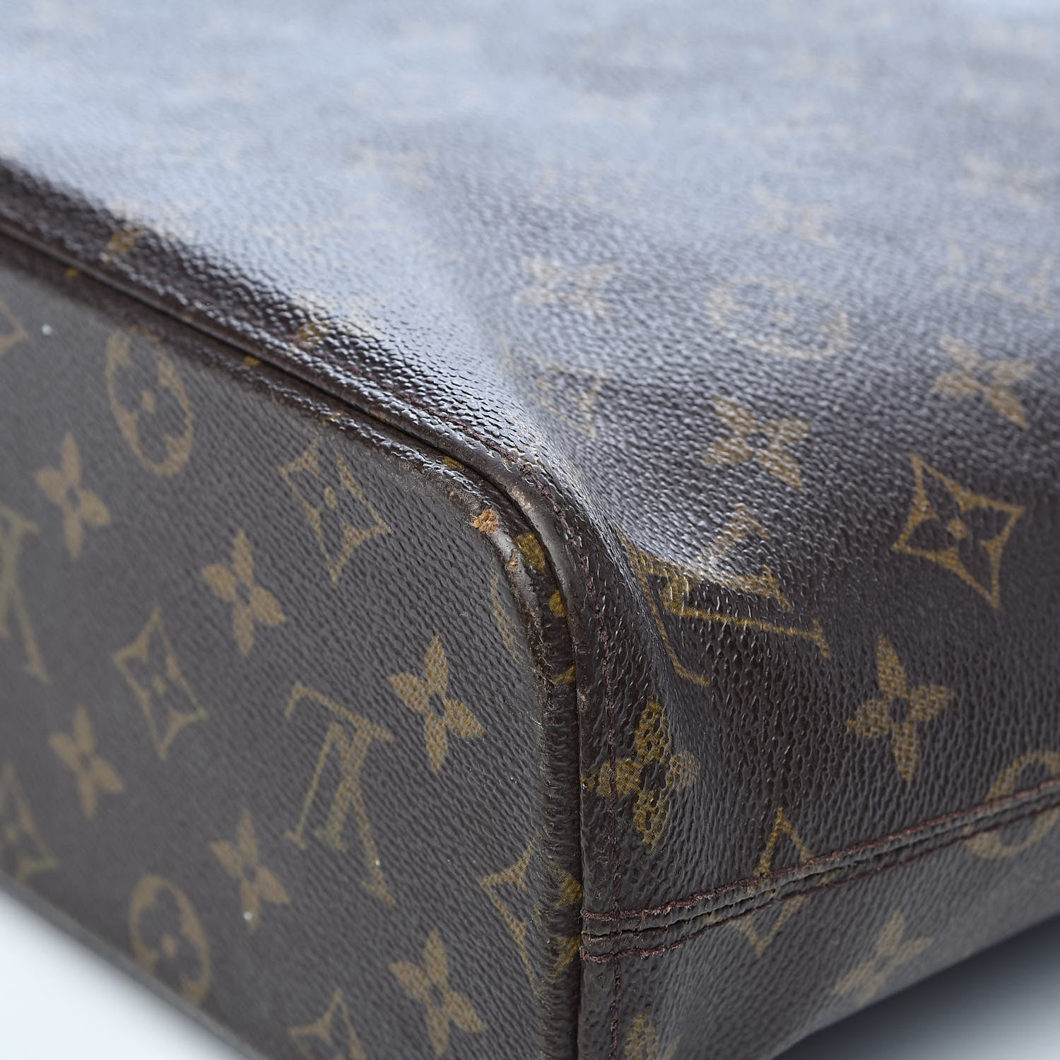 Louis Vuitton Monogram Luco 22 of 26