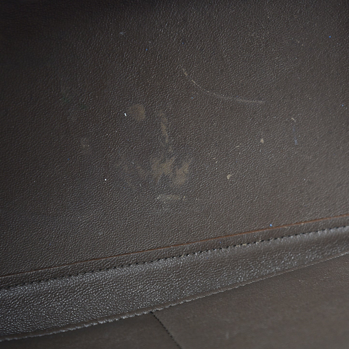 Drummed Calfskin Suede Small Trapeze Souris