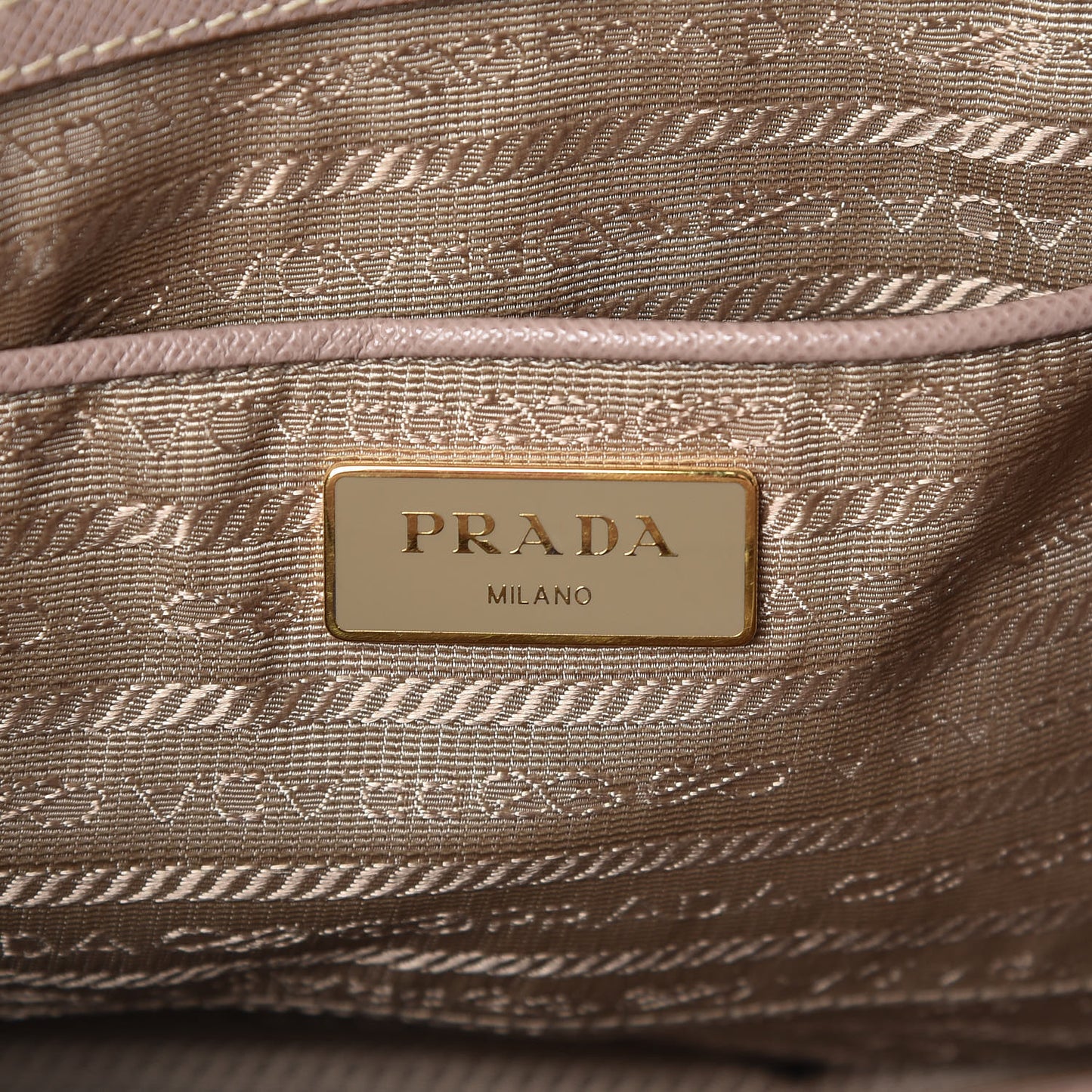 Saffiano Medium Galleria Double Zip Tote Cammeo