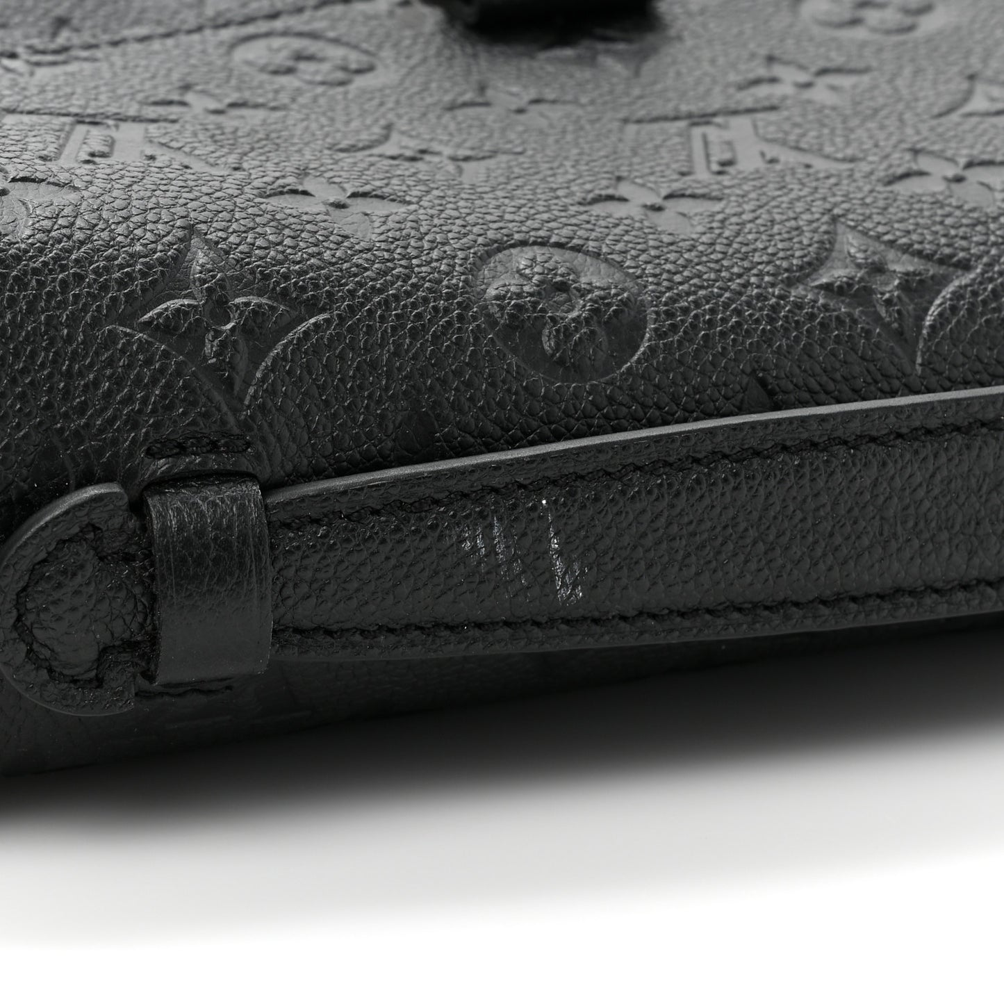 LOUIS VUITTON Empreinte Pochette Metis Black