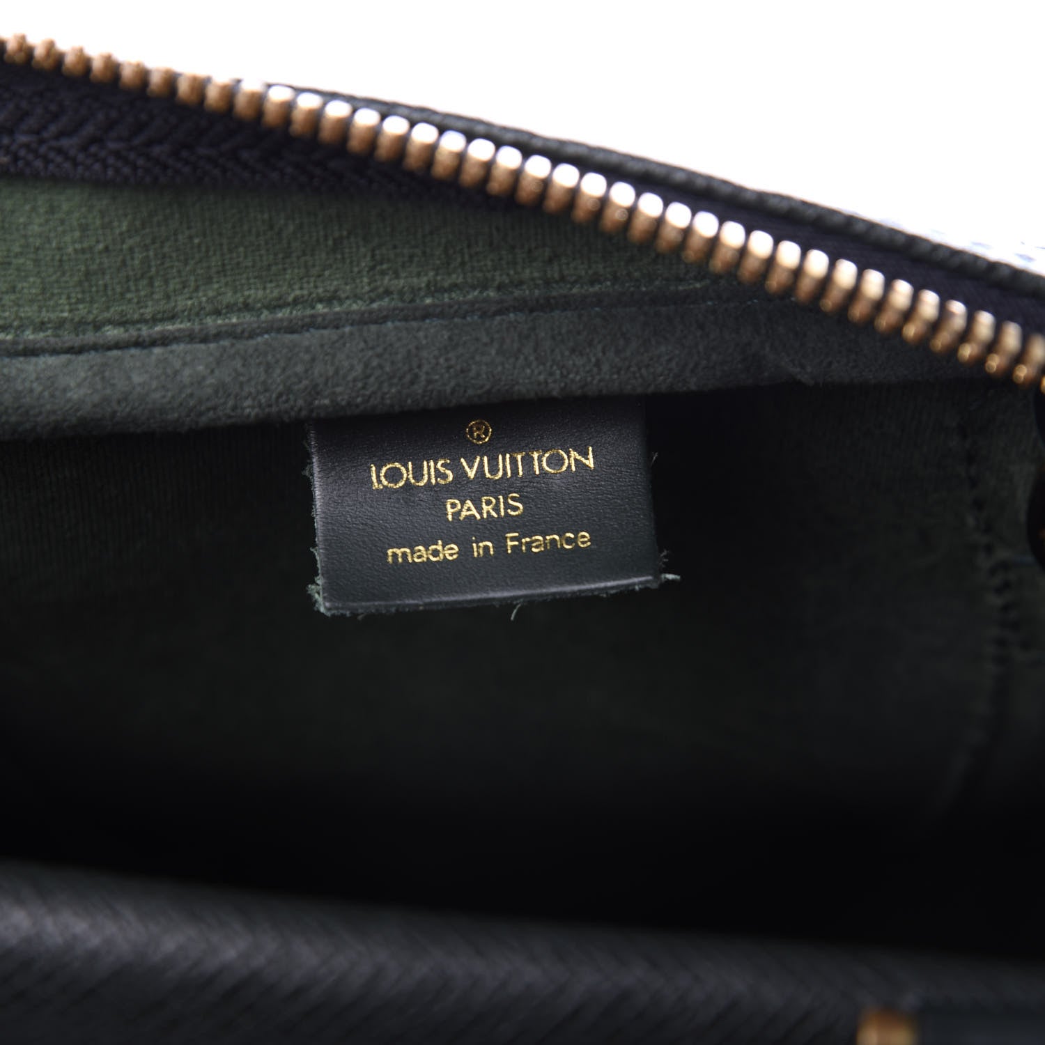 Louis Vuitton Taiga Kendall PM Epicea 5 of 9
