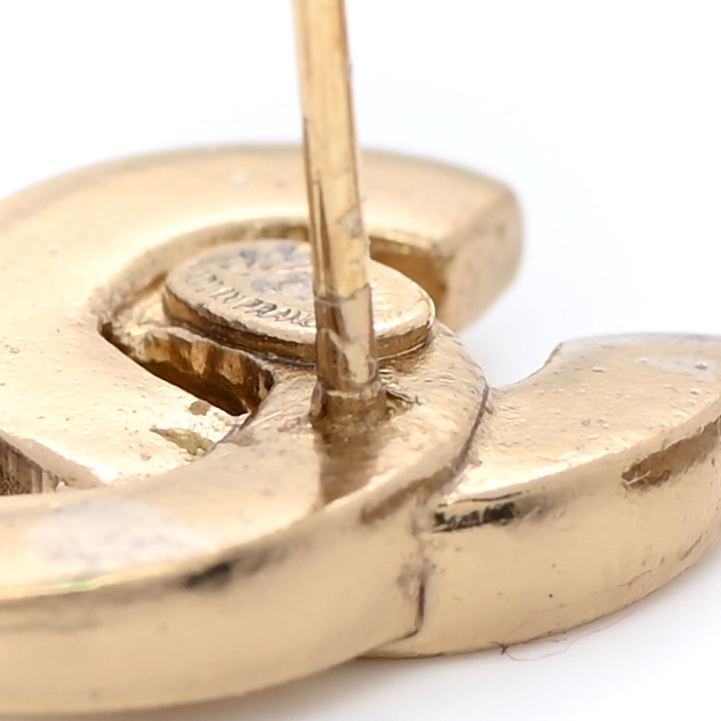 Metal CC Earrings Gold