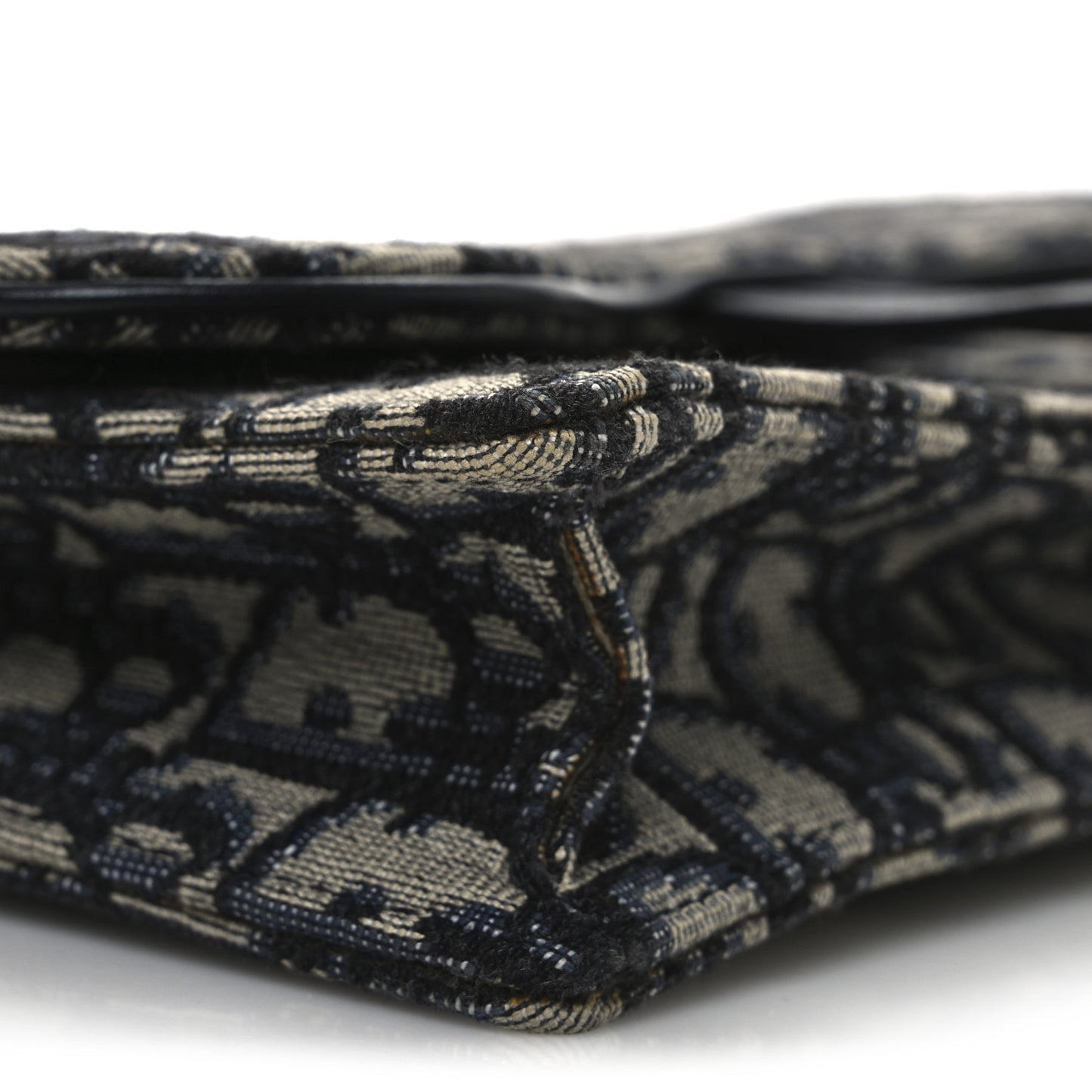 Oblique Saddle Chain Pouch Blue