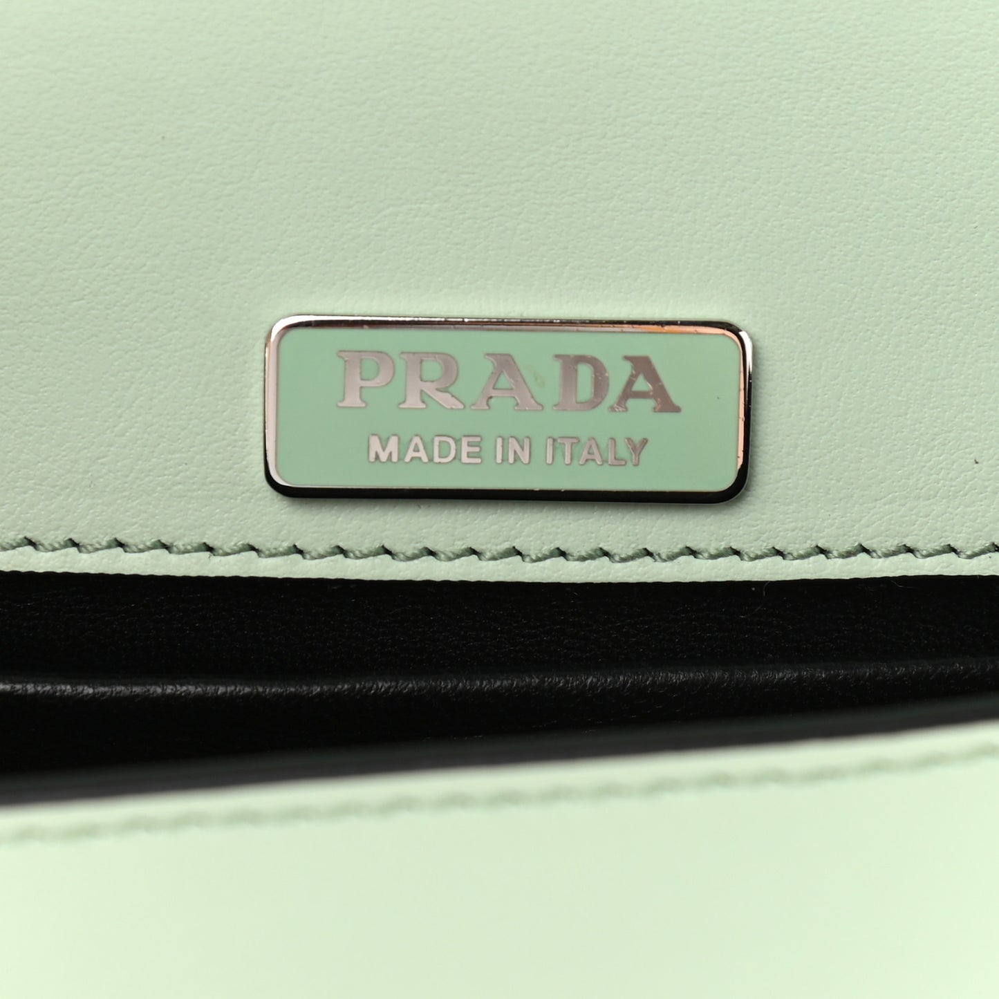 Spazzolato Soft Calf Cahier Chain Wristlet Acqua