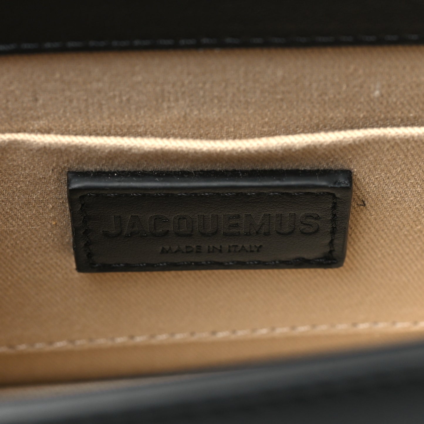 Smooth Calfskin Le Chiquito Moyen Black