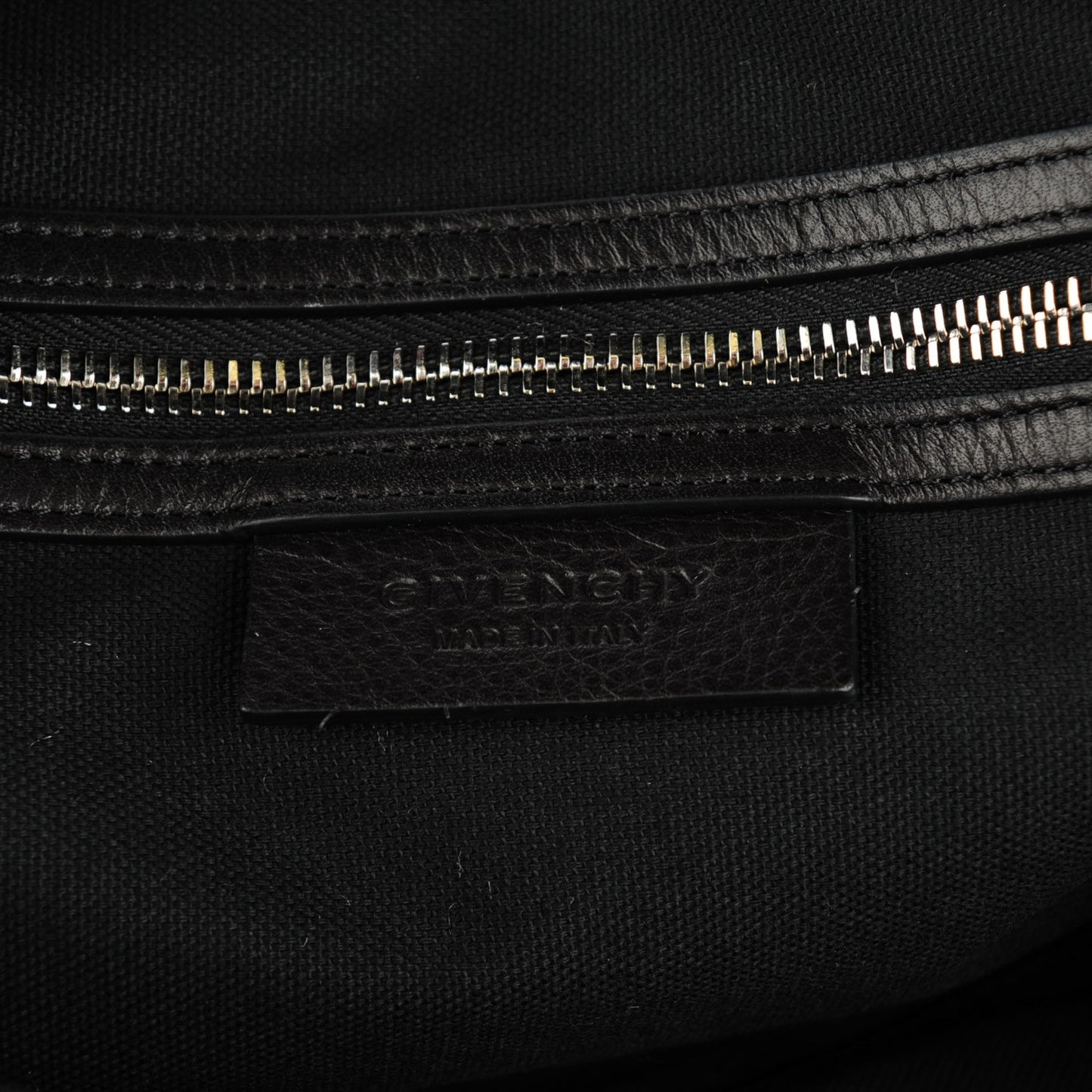 Waxy Grained Calfskin Medium Nightingale Black