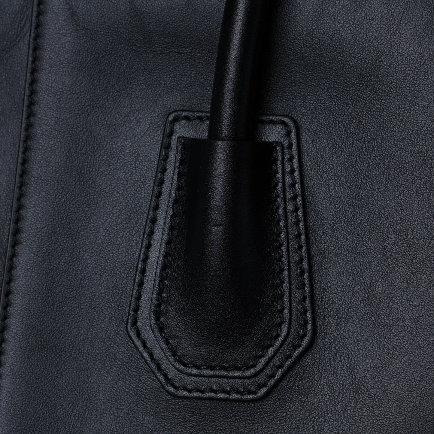 Calfskin Maxi Antigona Black