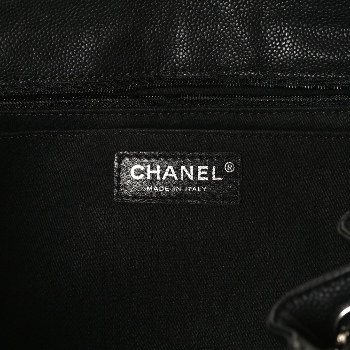 Caviar Diagonal Ligne Flap Black
