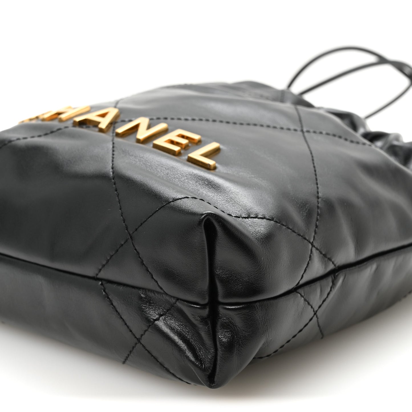 Shiny Calfskin Quilted Pearl CC Chain Mini Chanel 22 Black