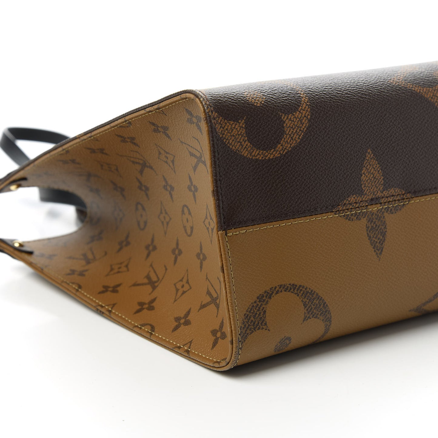 Reverse Monogram Giant Onthego MM