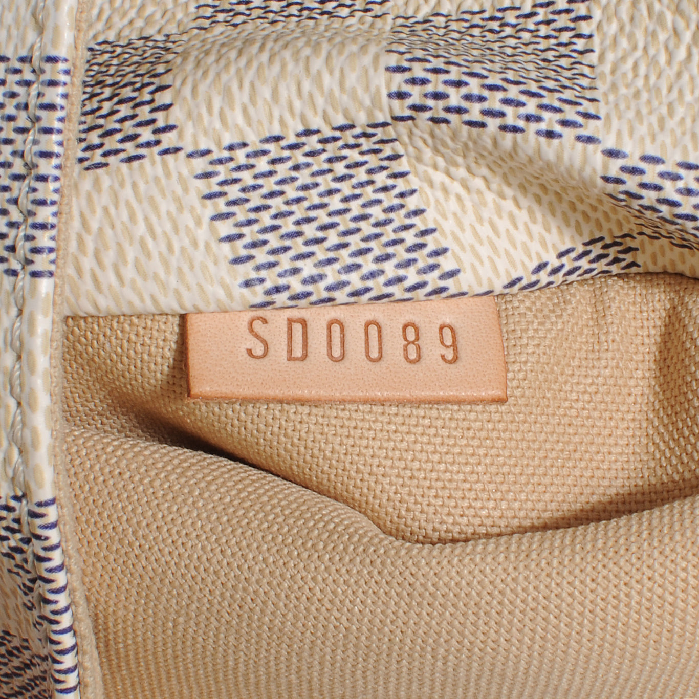 Damier Azur Totally MM