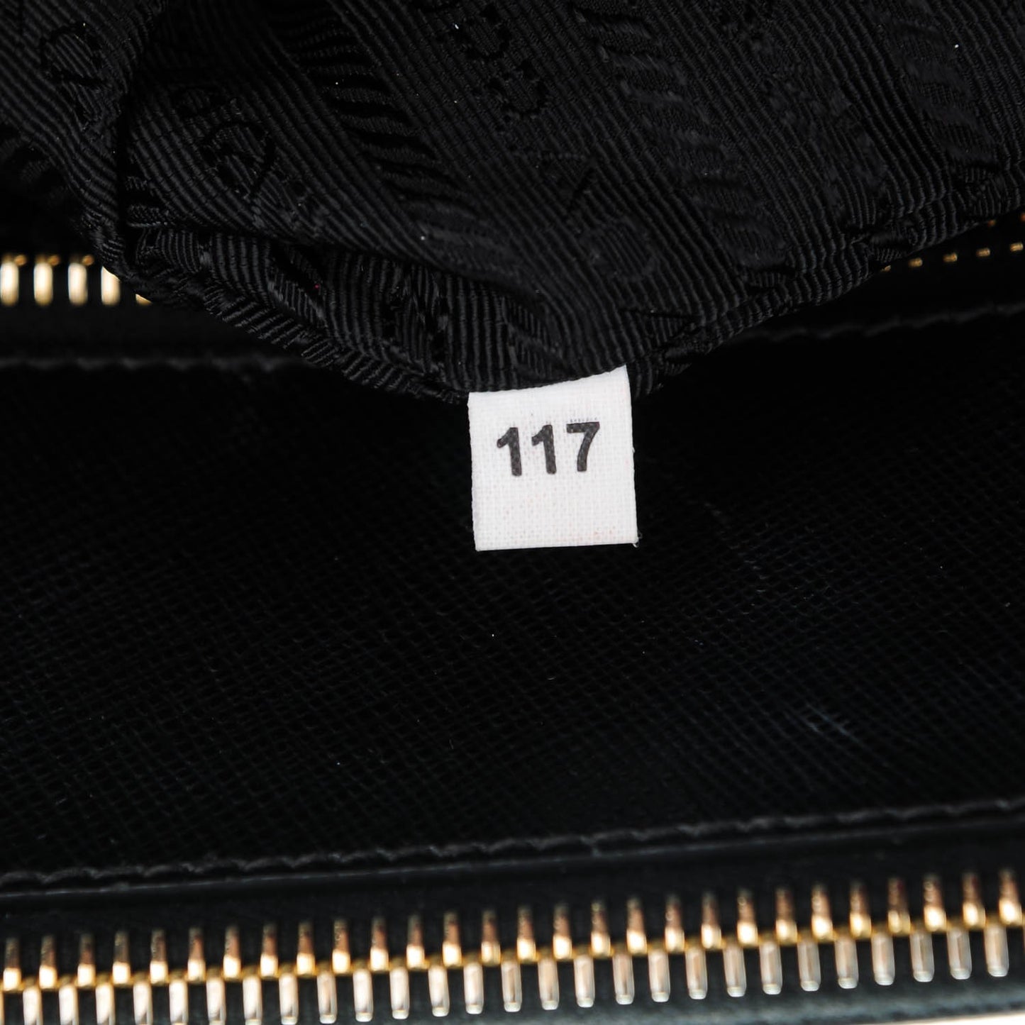 Saffiano Lux Extra Large Galleria Double Zip Tote Black