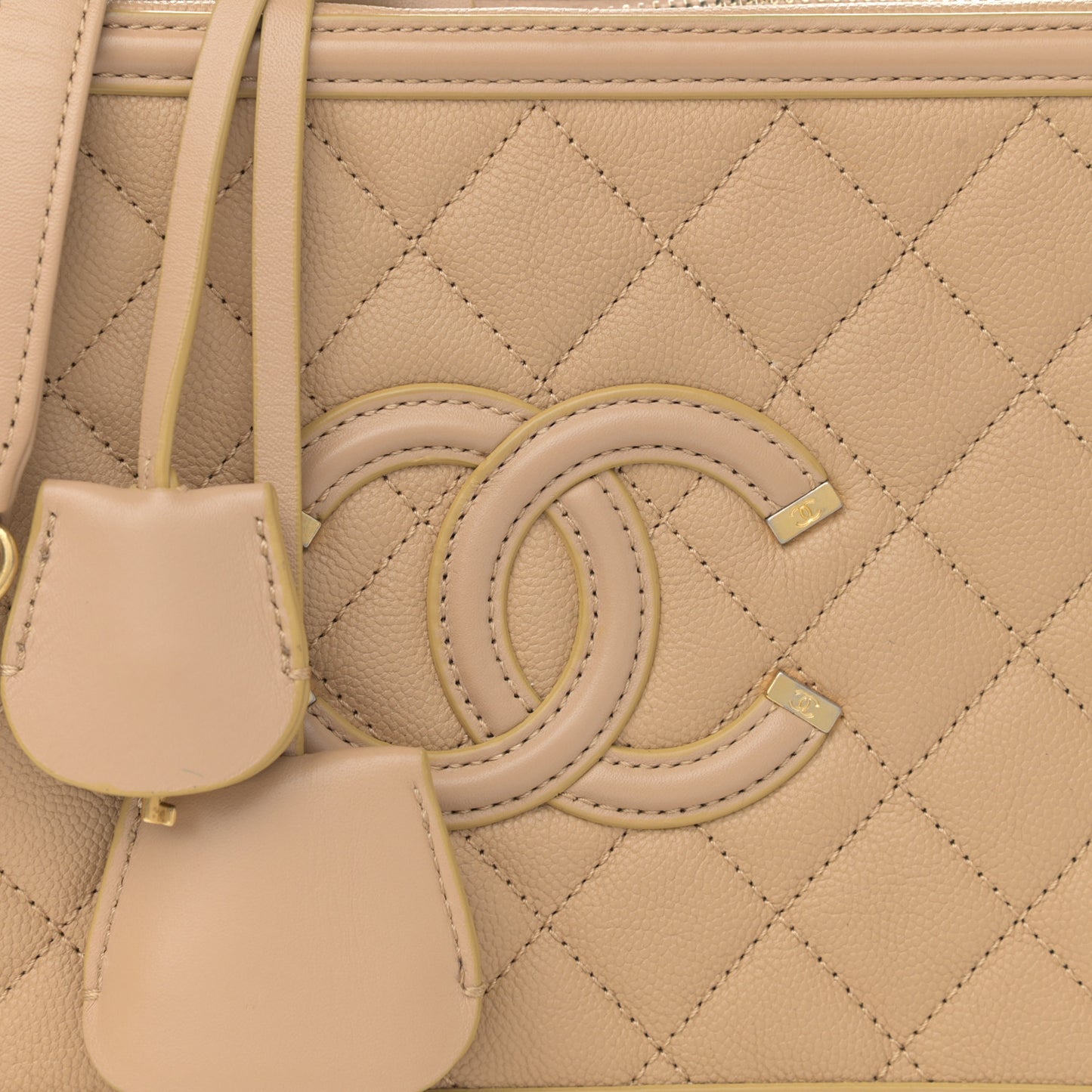 Caviar Quilted Medium CC Filigree Vanity Case Beige