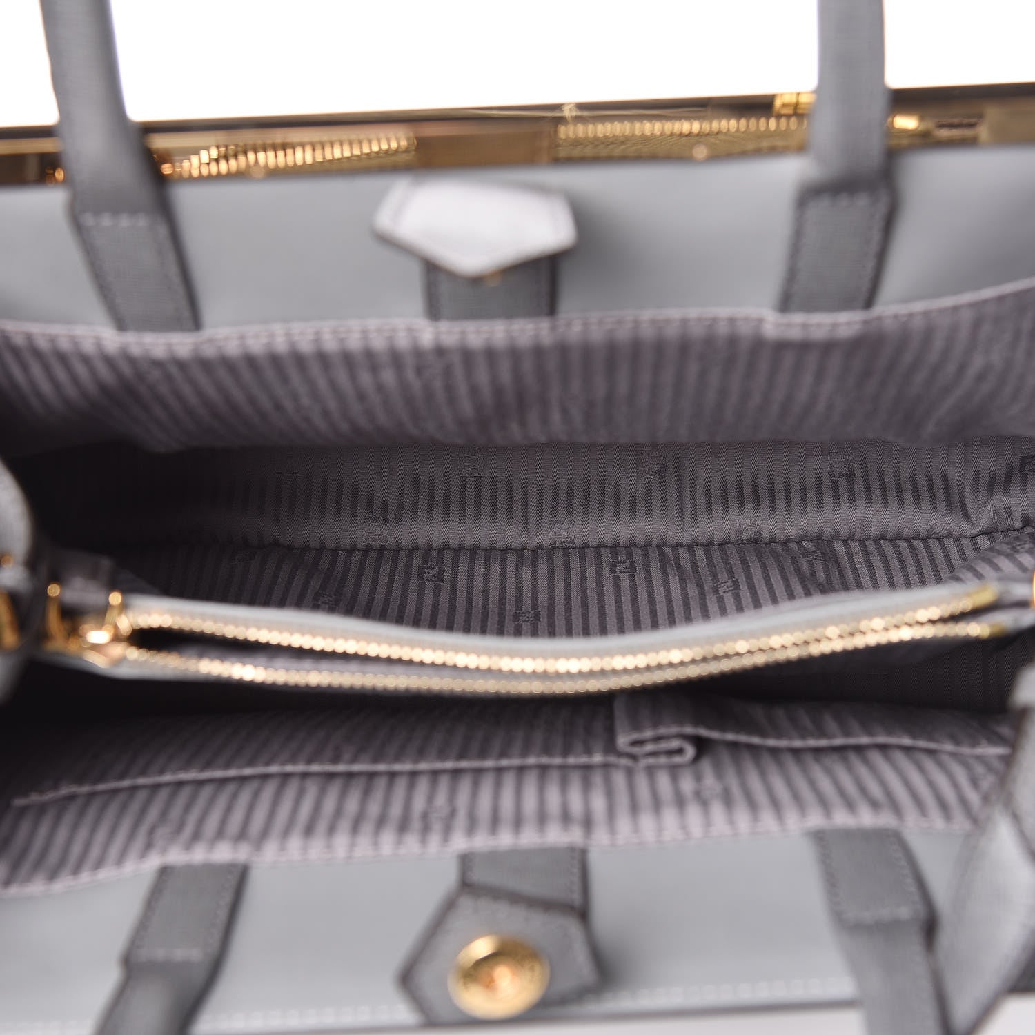 Fendi Vitello Elite Flamingo Regular 2Jours Tote Grigio Grigio Chiaro 5 of 9