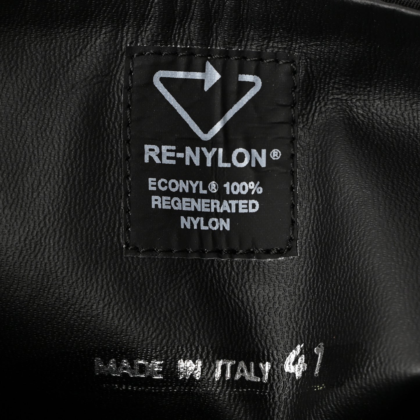 Spazzolato Rois Re-Nylon Metal Triangle Logo Monolith Pouch Pocket 55mm Tall Boots 41 Black
