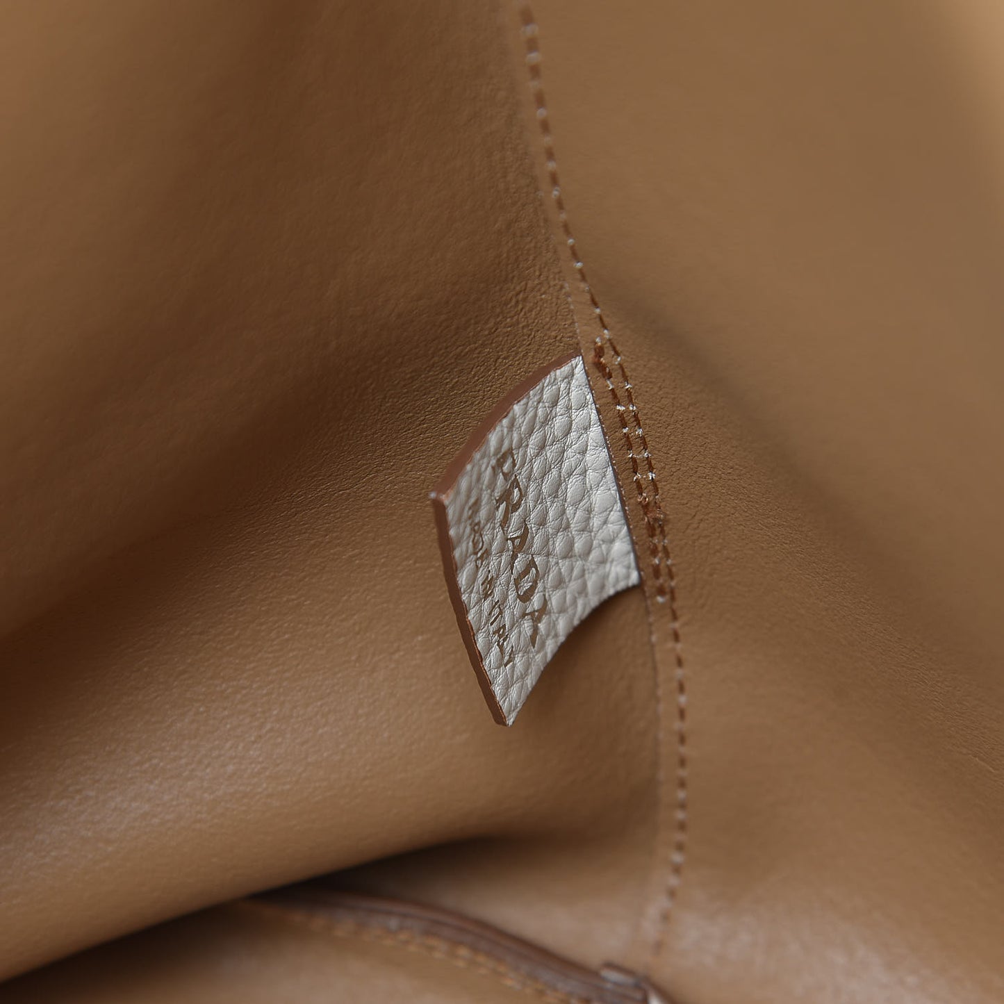 Vitello Daino Shopping Tote Talco
