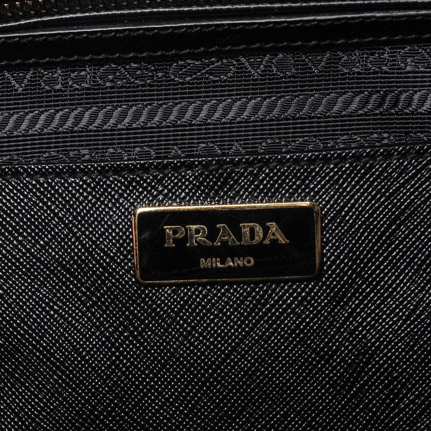 Saffiano Medium Galleria Double Zip Tote Black