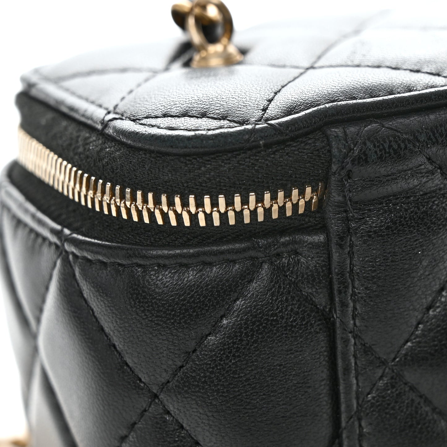 Lambskin Quilted Small Pearl Crush Vanity Case With Chain Black