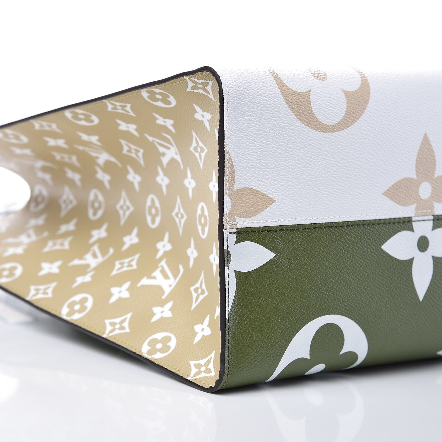 Louis Vuitton Monogram Giant Onthego GM Kaki Beige 8 of 9