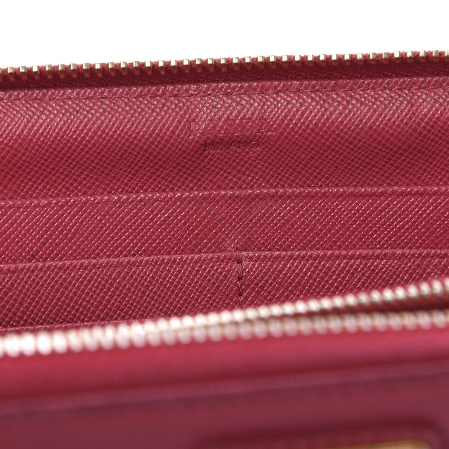 Saffiano Triangle Zip Around Wallet Ibisco